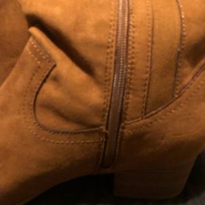 Women’s 11 tan shearling knee high boots